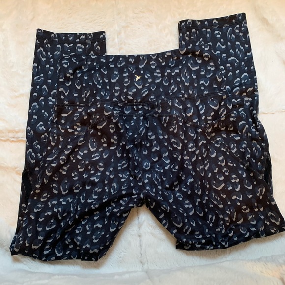 Never worn elevate leggings / go dry - Picture 3 of 5